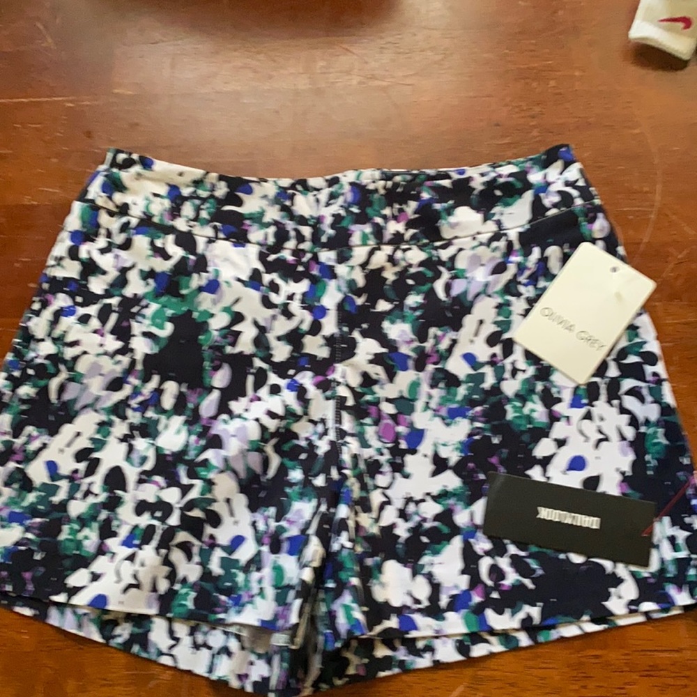 Olivia Grey. M shorts